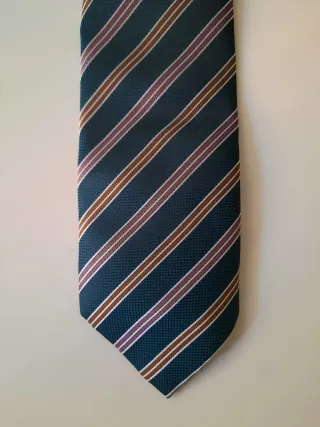 Corbata verde oscuro con rayas marrones y blancas