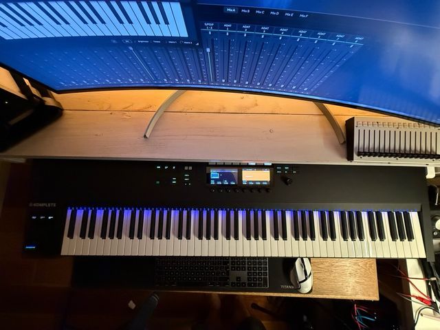 Teclado Midi Komplete Kontrol S88 MK2