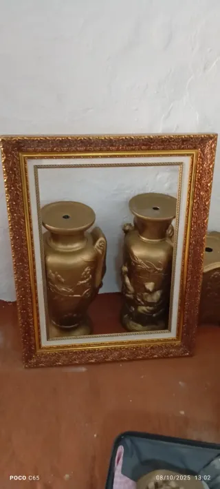 2 Marcos Antiguos Dorados con sus cristales.