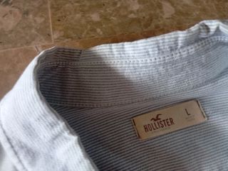 Camisa de rayas gris y blanca