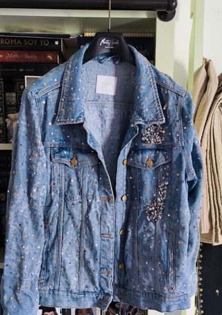 Cazadora vaquera Zara con pedrería