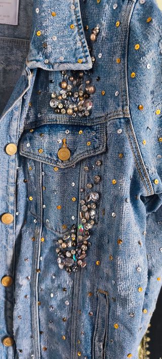 Cazadora vaquera Zara con pedrería