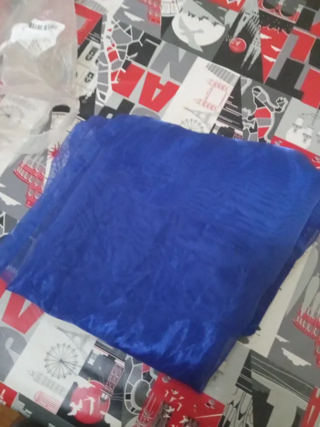 Cortina   azul como visillo