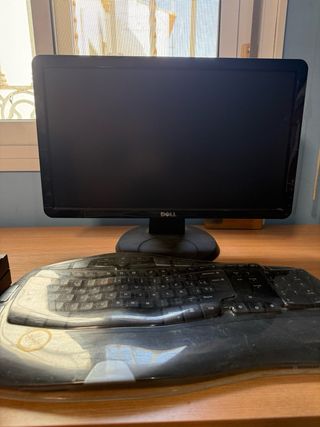 Pack PC: Torre, Monitor, Teclado y Altavoces.