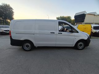 Mercedes-Benz Vito LARGA con estanterías