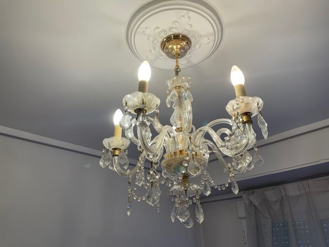 Lámpara araña cristal y metal dorado