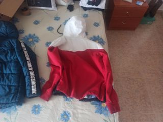 Chaqueta chico azul y roja