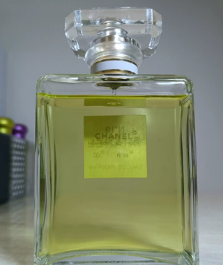 Perfume Chanel N°19