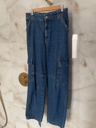 Vaqueros cargo Pull&Bear mujer azul