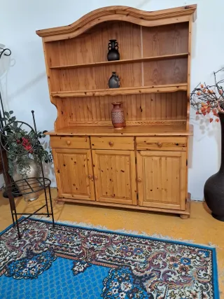 Alacena de madera rústica