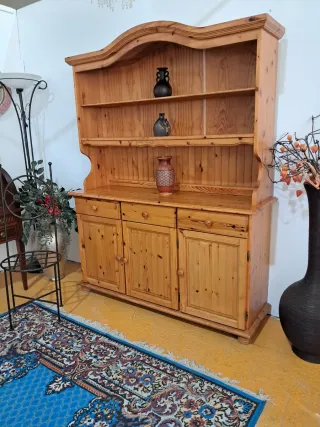 Alacena de madera rústica