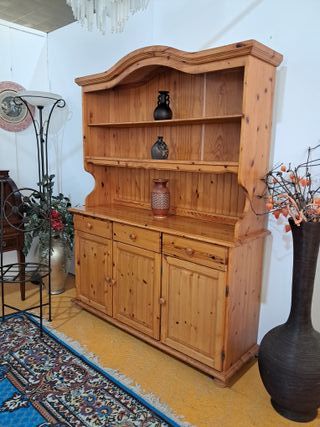 Alacena de madera rústica