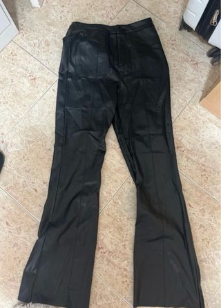 Pantalón cuero flare negro