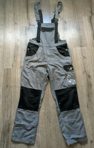 Mono de trabajo gris para albañil