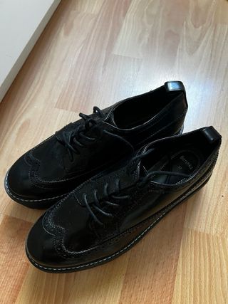 Zapatos Bershka negros talla 37