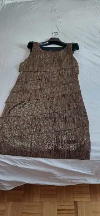 Vestido dorado viejo con brillos