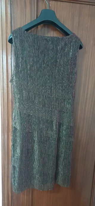 Vestido dorado viejo con brillos