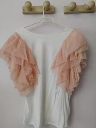 Camiseta mujer gasa volantes rosa y blanco