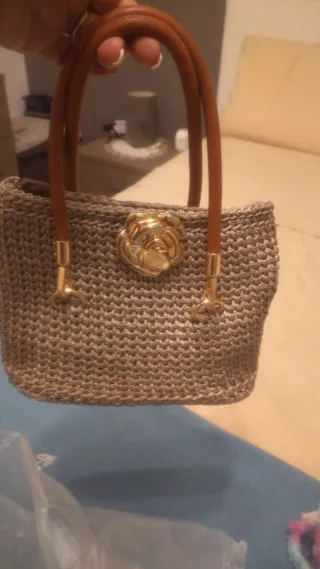 Borsa uncinetto beige con fiore oro