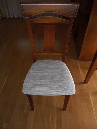 Mesa comedor madera maciza + 4 sillas