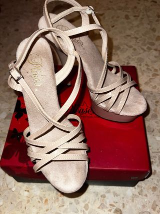 Zapatos de tacón Pleaser beige originales
