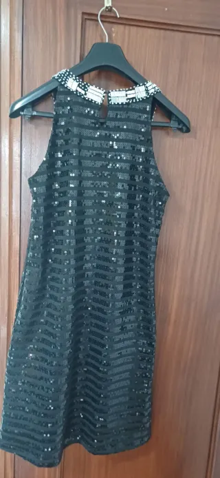 Vestido negro con pedrería