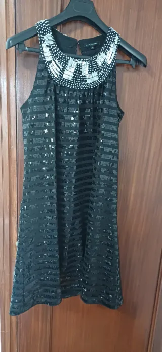 Vestido negro con pedrería