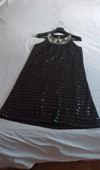 Vestido negro con pedrería