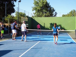 Clases de Pickleball en tu urbanización | Material