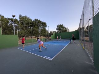 Clases de Pickleball en tu urbanización | Material