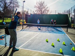 Clases de Pickleball en tu urbanización | Material