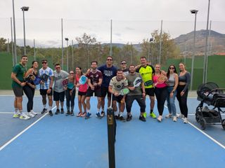 Clases de Pickleball en tu urbanización | Material