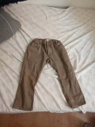 Todo el lote, con ropa d marca y otra no. Por 50€.