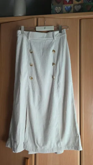 Falda blanca de pana sin estrenar