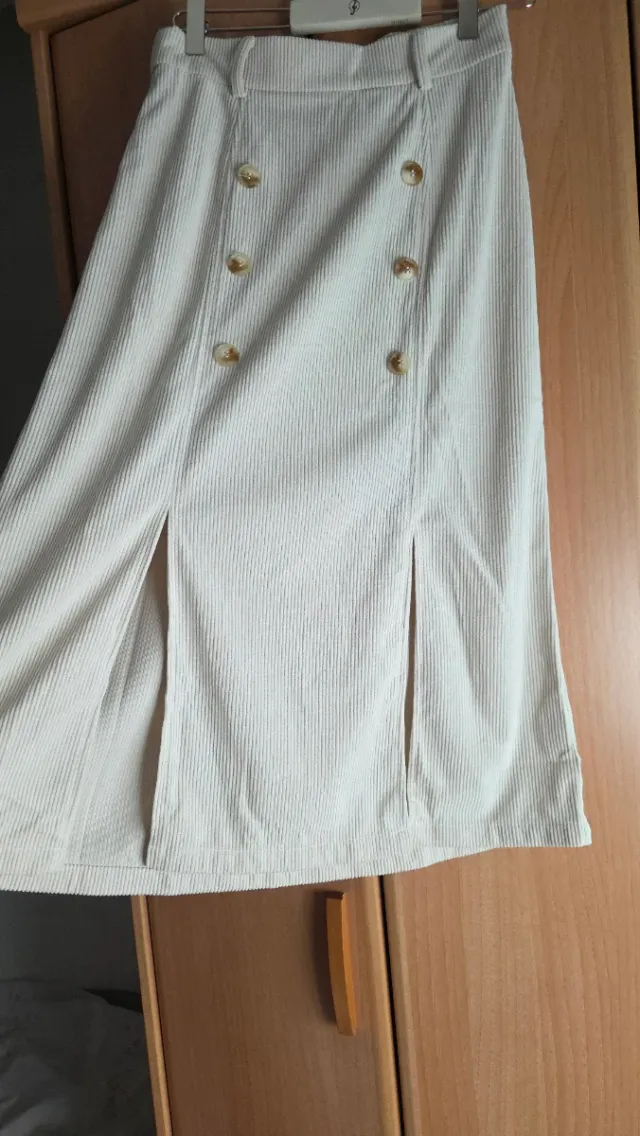 Falda blanca de pana sin estrenar