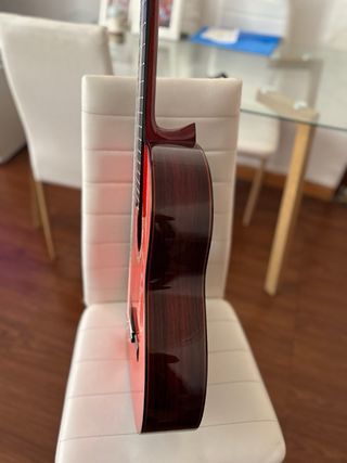 Guitarra Clásica Roja con Funda