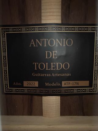 Guitarra Clásica Roja con Funda