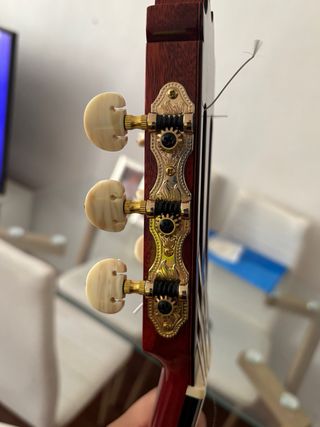 Guitarra Clásica Roja con Funda