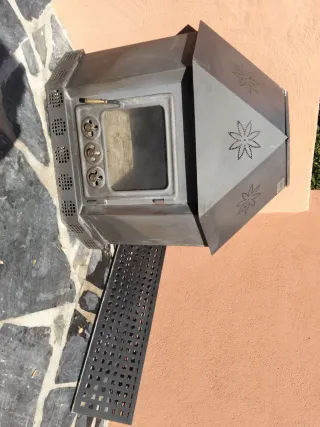 Estufa de leña rinconera metálica