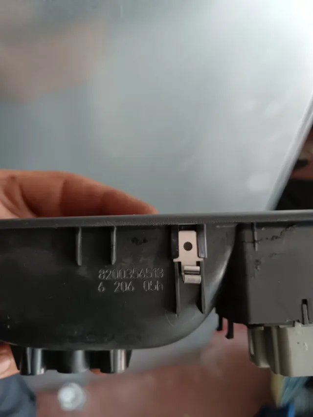 Mando Elevalunas PSA 8200356513