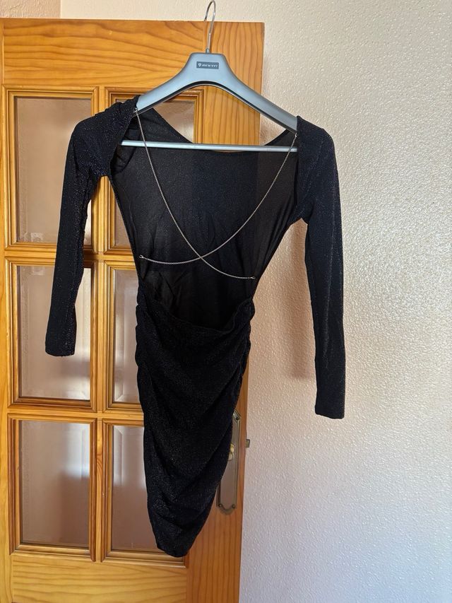 Vestido negro brillante