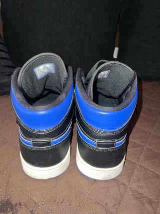 Nike Jordan 1 Mid Azul Real y Negro