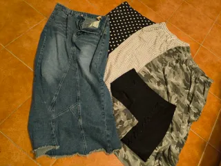 Lote de 4 faldas largas y 1 corta negra