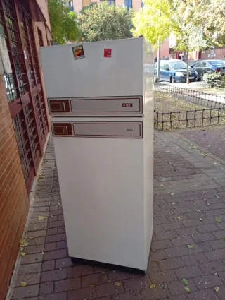 Nevera AEG blanca