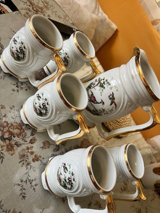 Set di boccali e tazze di birra antichi