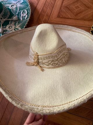 Sombrero de Mariachi Beige y Dorado