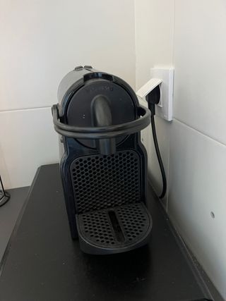 Cafetera Nespresso DeLonghi Inissia Negra