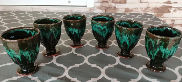 Jarra y 6 copas de cerámica verde