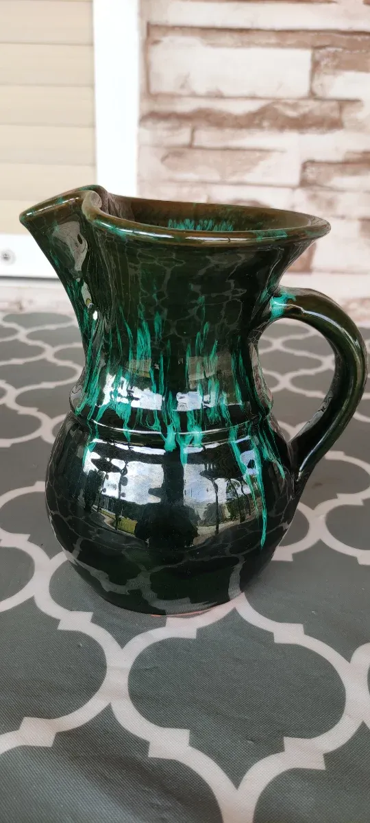 Jarra y 6 copas de cerámica verde