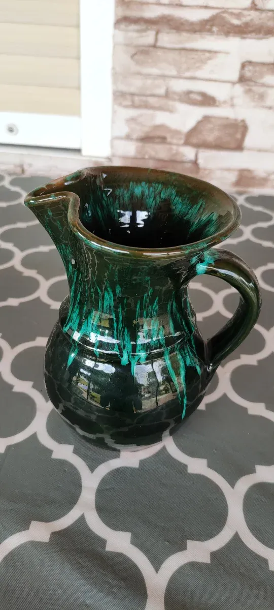 Jarra y 6 copas de cerámica verde